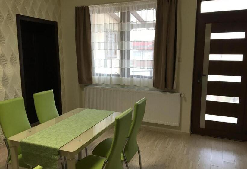 패밀리 룸, Kristály Apartmanok