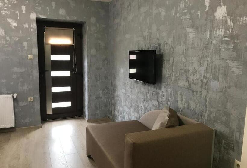 豪华三人间, Kristály Apartmanok