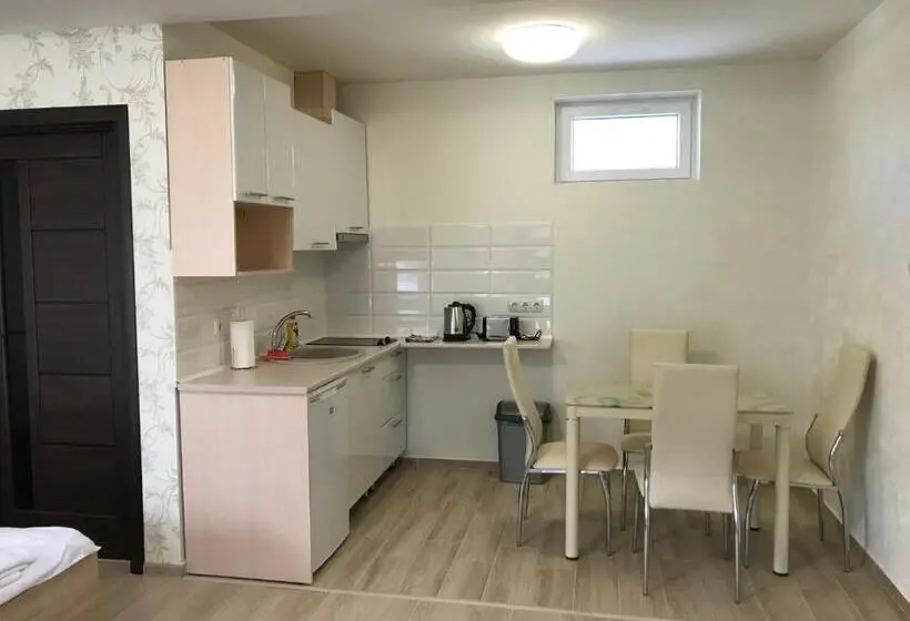 デラックスの4人部屋, Kristály Apartmanok