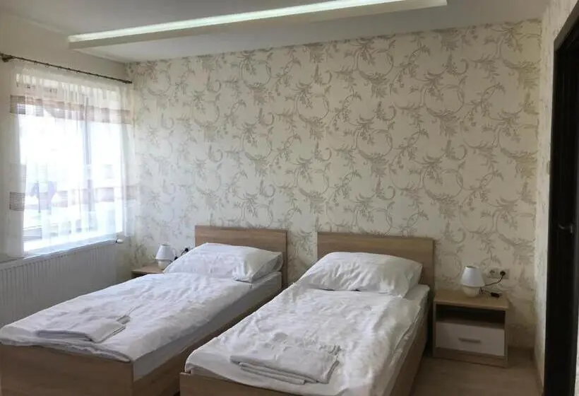 デラックスの4人部屋, Kristály Apartmanok