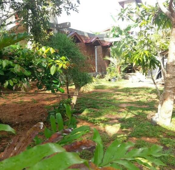 بنجلو عائلى, Selavi Resort Bentota