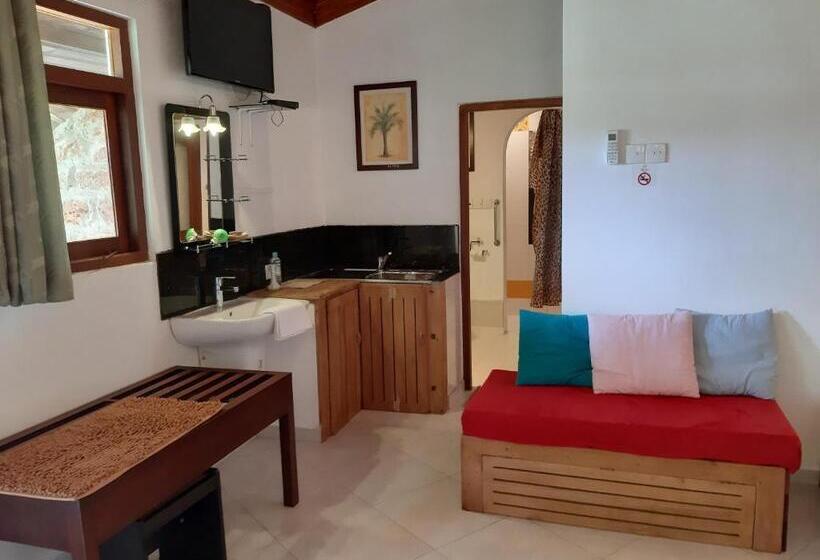 بنجلو عائلى, Selavi Resort Bentota