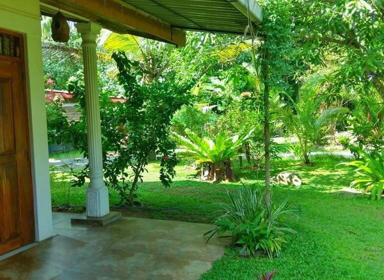 بنجلو عائلى, Selavi Resort Bentota