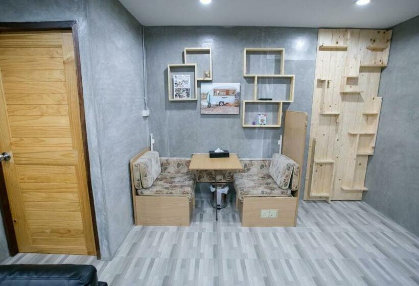 经典四人房间, Classiccar Caravan