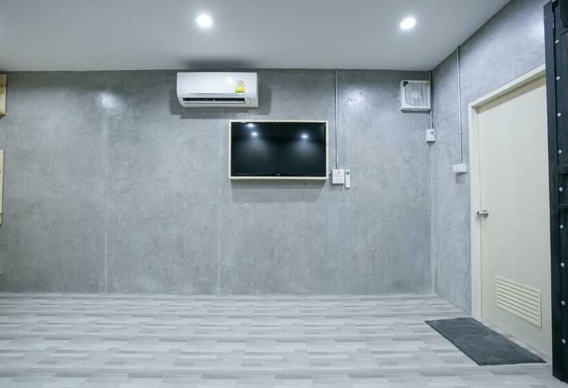 经典四人房间, Classiccar Caravan