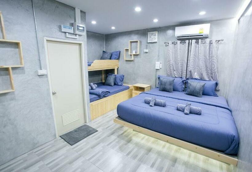 经典四人房间, Classiccar Caravan