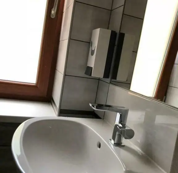 Deluxe Kolmen Hengen Huone, Tardosi Vendégház