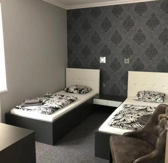 Deluxe Kolmen Hengen Huone, Tardosi Vendégház