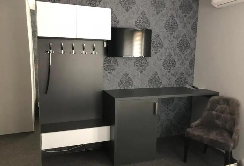 Deluxe Kolmen Hengen Huone, Tardosi Vendégház