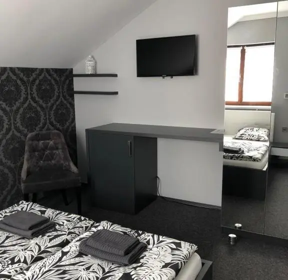 Deluxe-perhehuone, Tardosi Vendégház