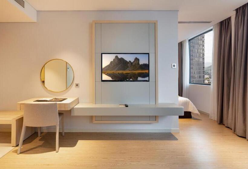 سوییت اجرایی, Dqua