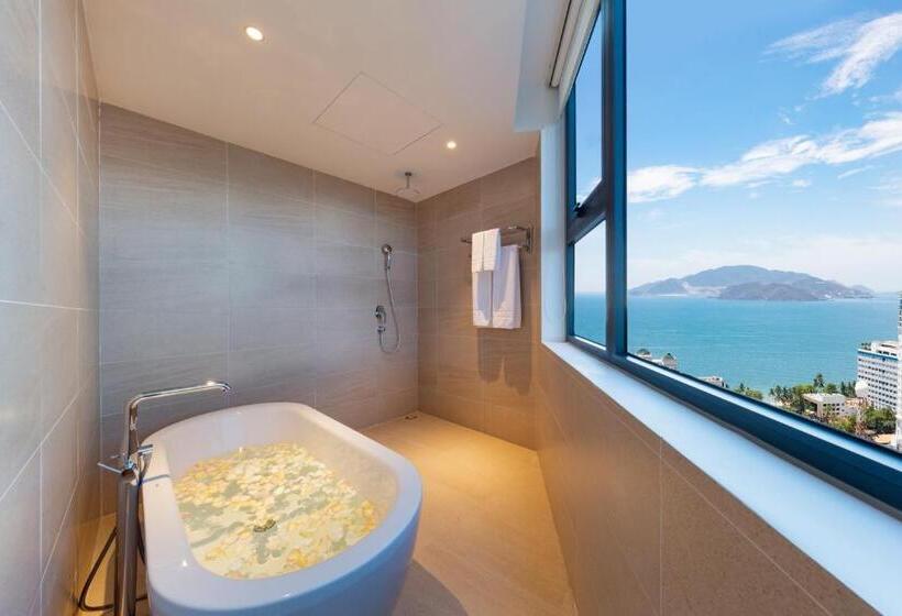 اتاق لوکس با چشمانداز دریا, Dqua