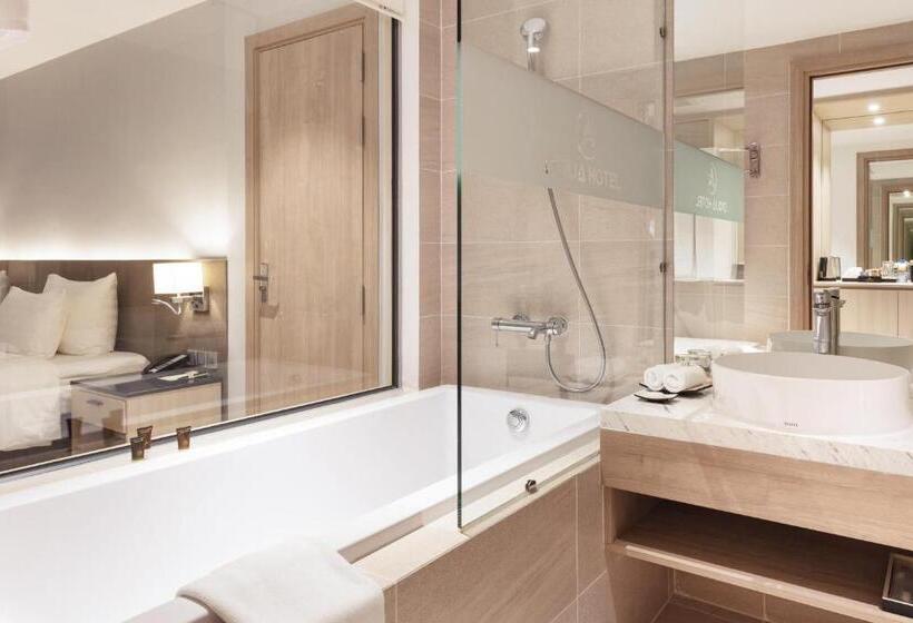 اتاق خانوادگی با چشمانداز جانبی دریا, Dqua