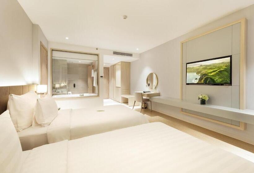 اتاق خانوادگی با چشمانداز جانبی دریا, Dqua