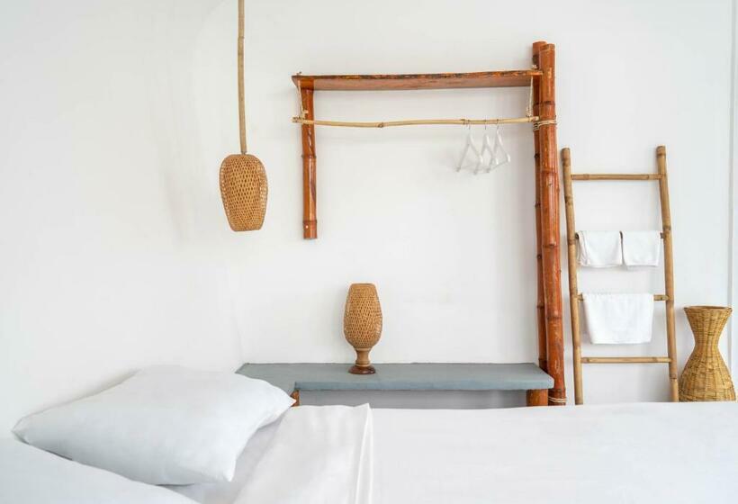 بنجلو قياسى مطل على البحر, The One Resort