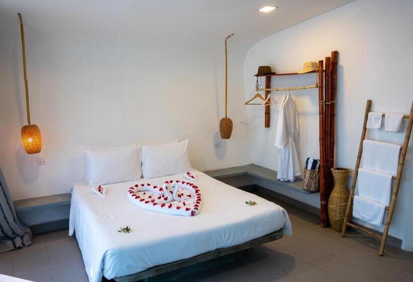 بنجلو عائلى, The One Resort