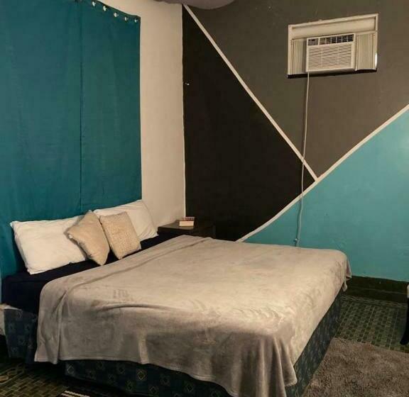 اتاق لوکس با تخت بزرگ, Medusa's Hostel