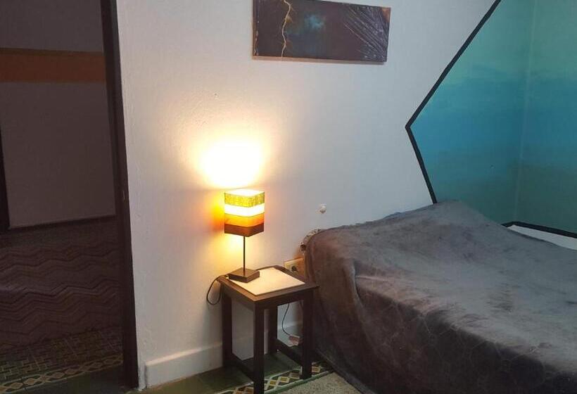 اتاق استاندارد, Medusa's Hostel