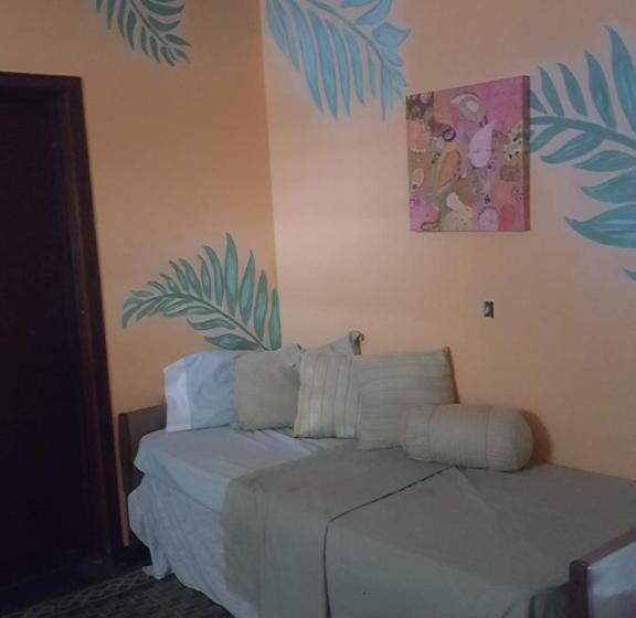 سوییت خانوادگی, Medusa's Hostel