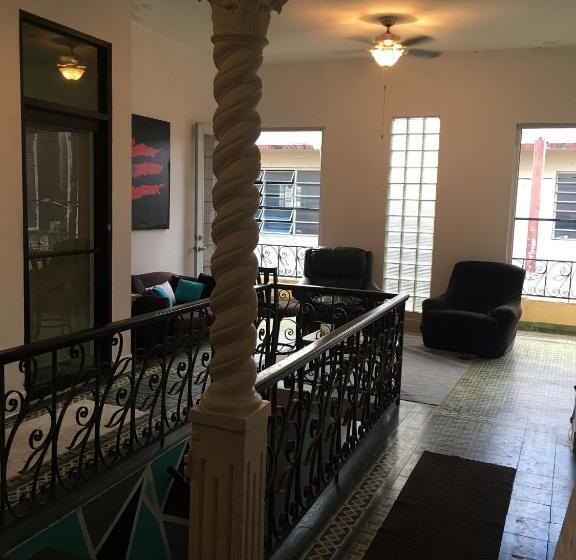 اتاق استاندارد چهارنفره با بالکن, Medusa's Hostel