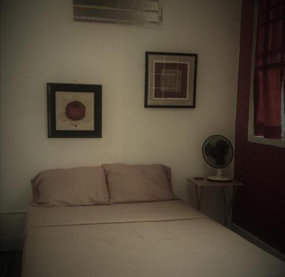 اتاق لوکس, Medusa's Hostel