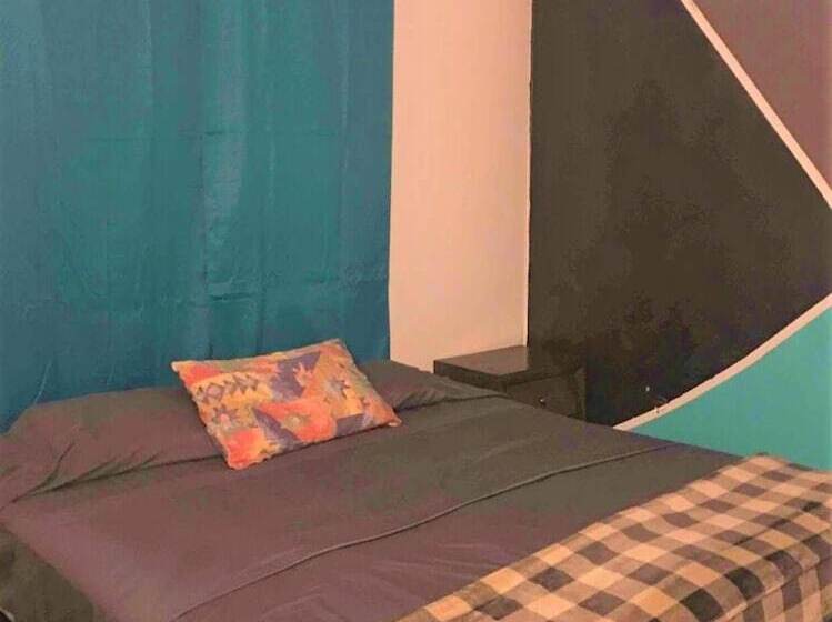 اتاق لوکس, Medusa's Hostel