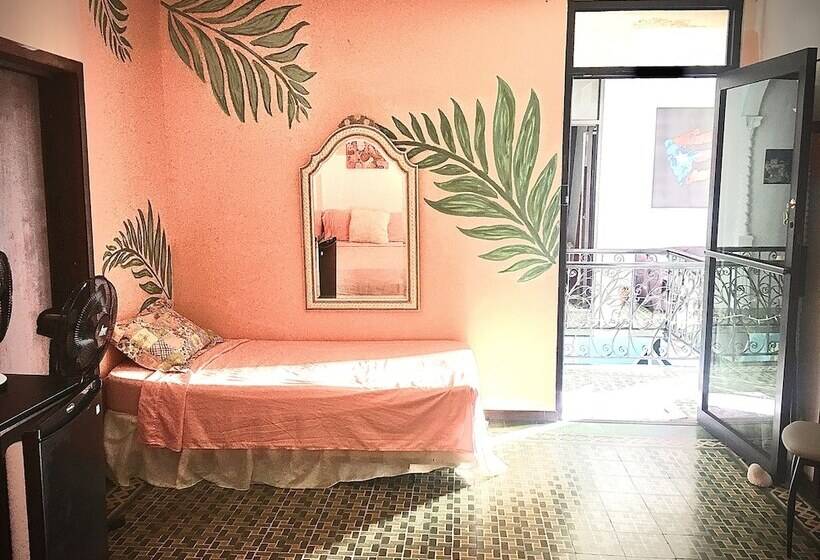 اتاق استاندارد سه نفره, Medusa's Hostel