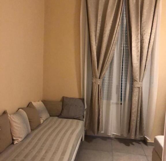 اتاق لوکس, Paradise Inn