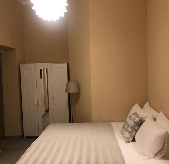 اتاق لوکس, Paradise Inn