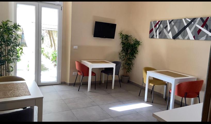 اتاق لوکس, Paradise Inn