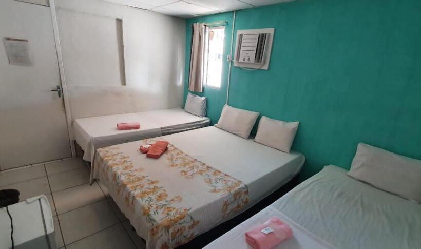 Четырехместный номер эконом класса с общей ванной комнатой, Casa Da Esquina Pousada