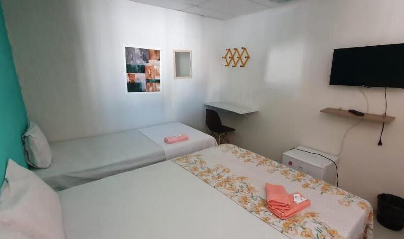 Четырехместный номер эконом класса с общей ванной комнатой, Casa Da Esquina Pousada