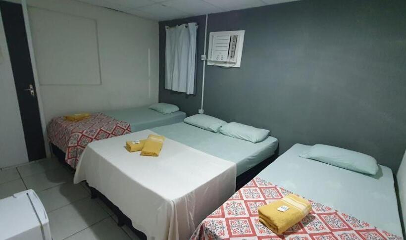 Четырехместный номер эконом класса с общей ванной комнатой, Casa Da Esquina Pousada