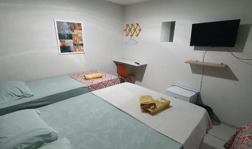 Четырехместный номер эконом класса с общей ванной комнатой, Casa Da Esquina Pousada