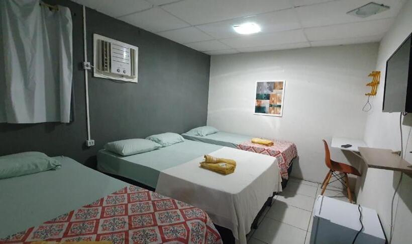 Четырехместный номер эконом класса с общей ванной комнатой, Casa Da Esquina Pousada