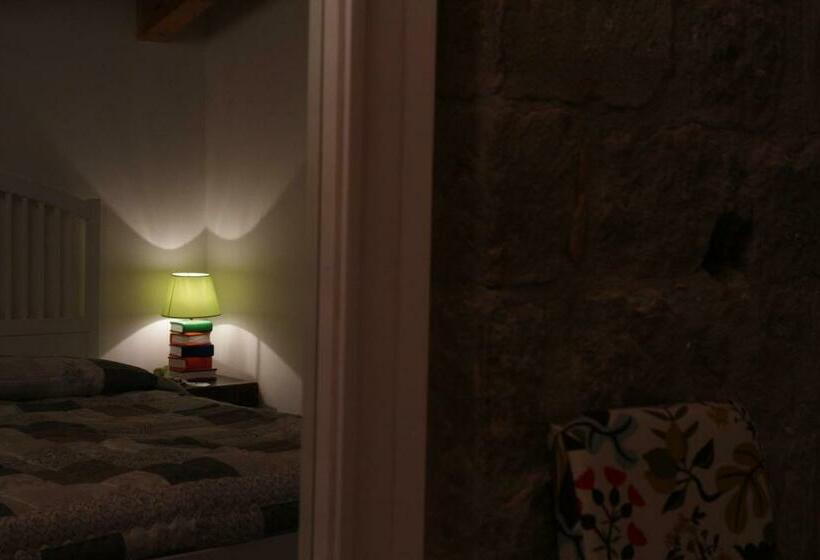 اتاق لوکس, Al Libro Letto