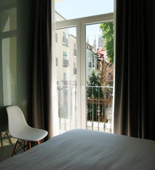 اتاق لوکس با بالکن, Art Burgos