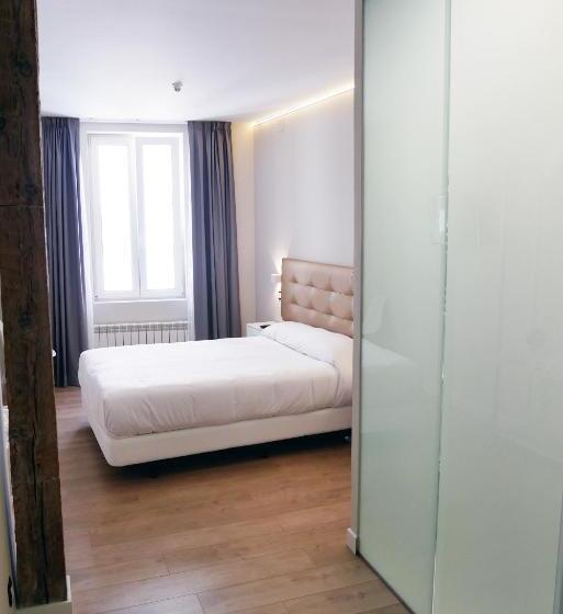 اتاق لوکس, Art Burgos