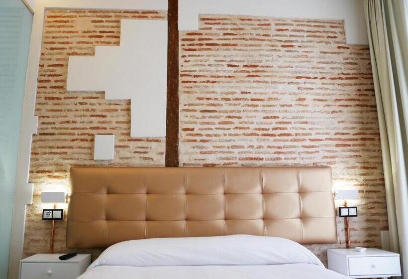 اتاق لوکس, Art Burgos