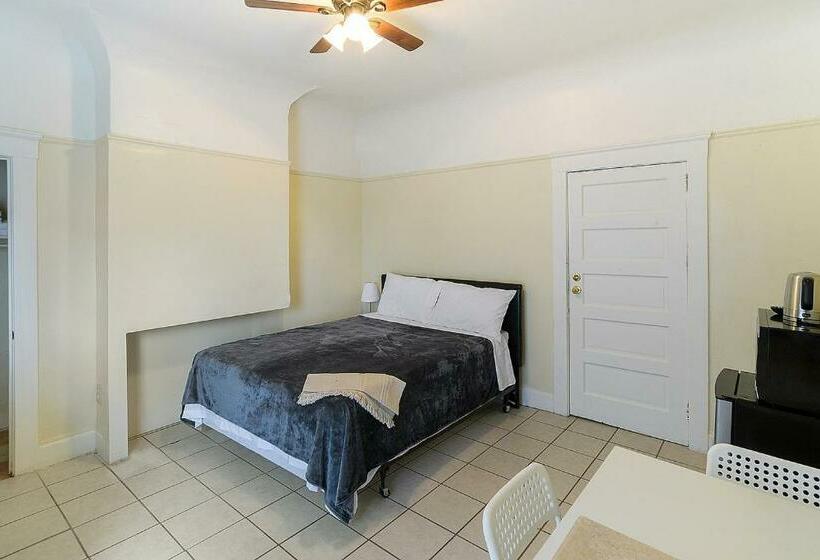 غرفة قياسية فردية, Pads On Pasadena Ave