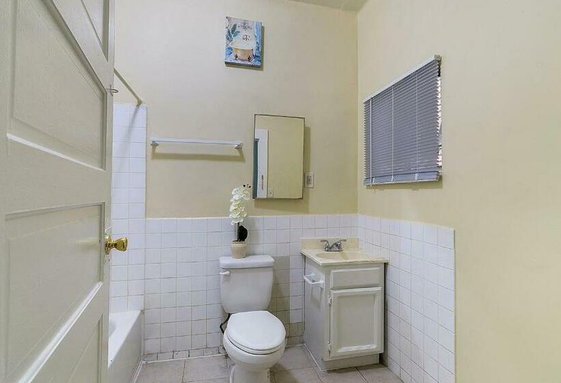 غرفة قياسية فردية, Pads On Pasadena Ave