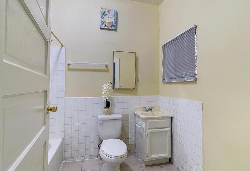 غرفة إقتصادية فردية, Pads On Pasadena Ave