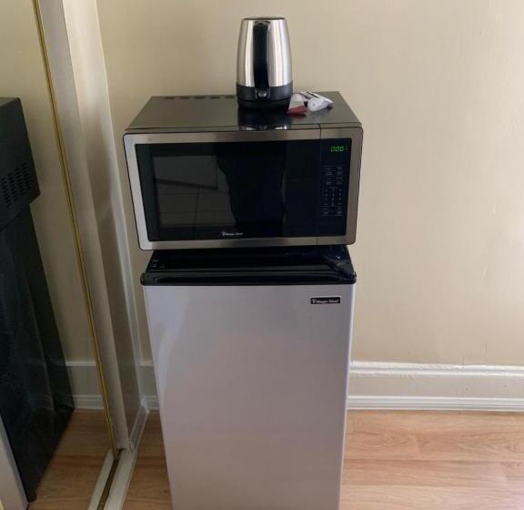 إستوديو قياسى, Pads On Pasadena Ave