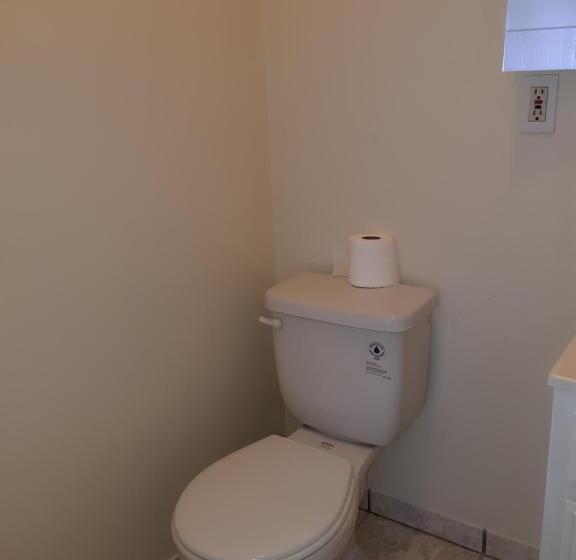 إستوديو ديلوكس, Pads On Pasadena Ave