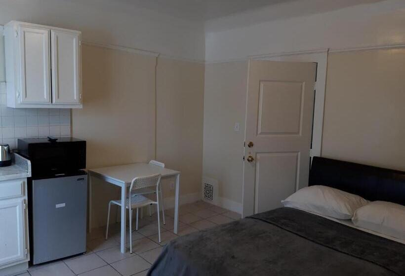 إستوديو ديلوكس, Pads On Pasadena Ave