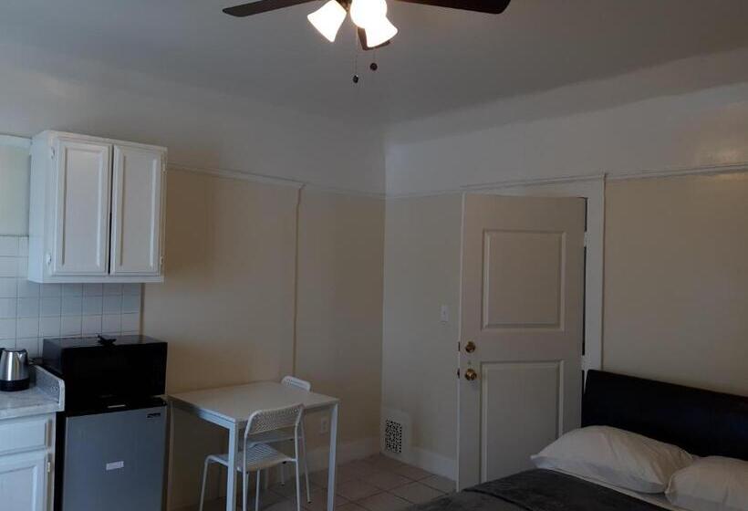 إستوديو ديلوكس, Pads On Pasadena Ave