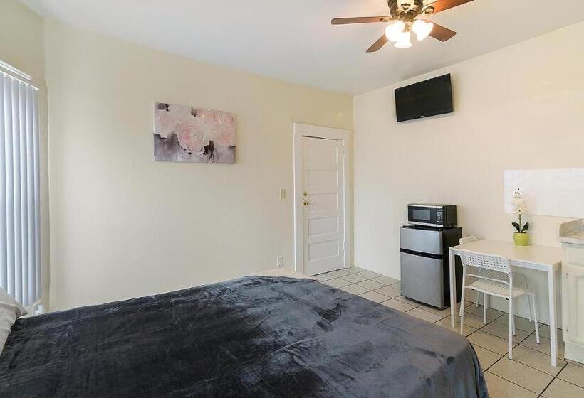 غرفة قياسية فردية, Pads On Pasadena Ave