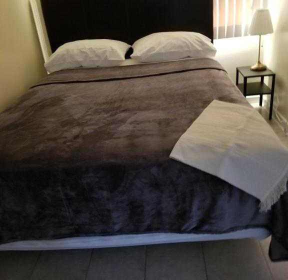 إستوديو قياسى, Pads On Pasadena Ave