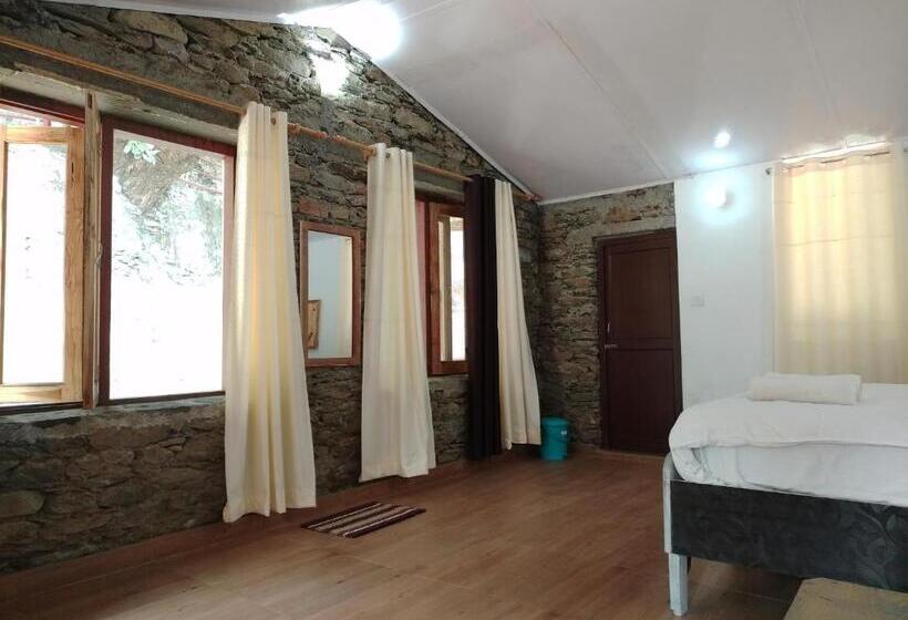 Family Room, Silent Valley  Alchauna Kumaoni House Along River Kalsa