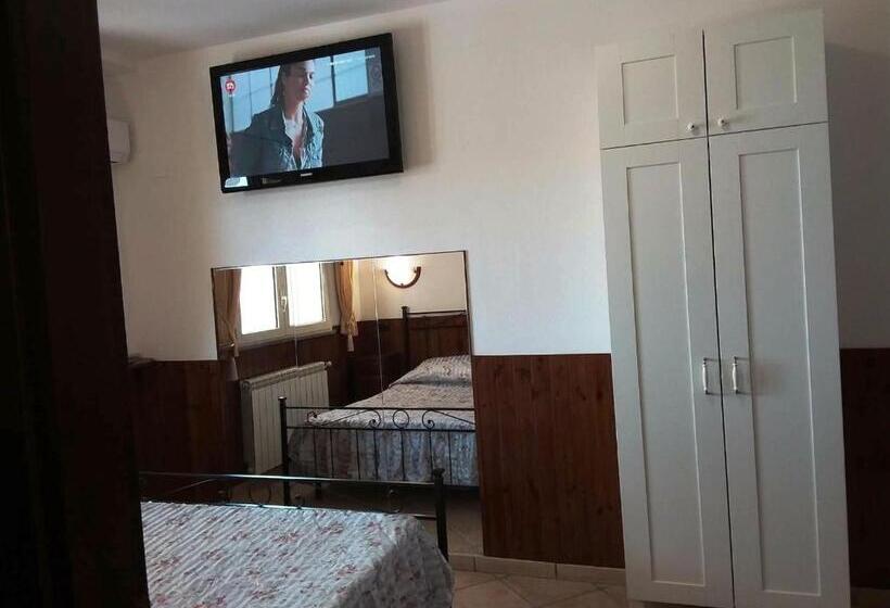 اتاق لوکس با چشم‌انداز دریا, Camere Sul Mare